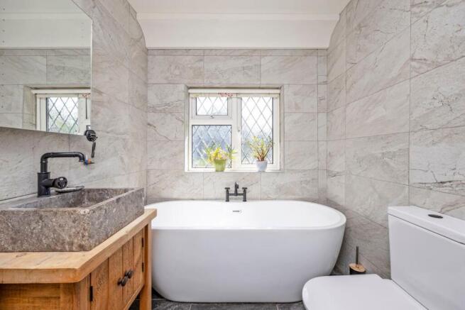Nevill Road 149 BATHROOM.jpeg
