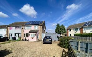 90, Great Close, Grantham NG33 5QJ