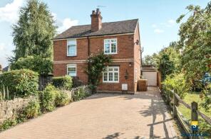 2, Holly Cottages, Wood Street Green, Guildford GU3 3DX