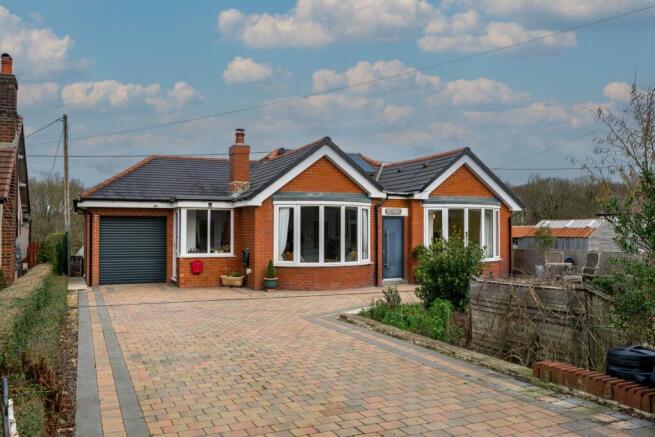 3 bedroom semi-detached bungalow in Samlesbury
Pri