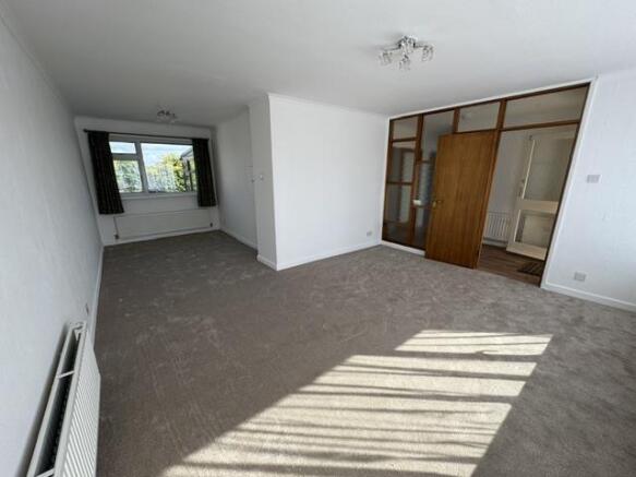 SITTING/DINING ROOM