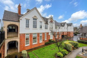 Flat 2, Harrow House, Old School Close, Redhill RH1 2FQ