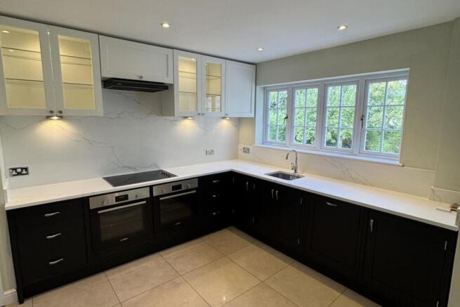 Kitchen 2.jpg