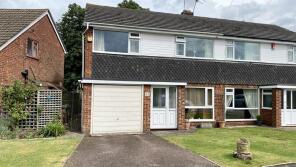 32, Moat Close, Leicester LE9 7TN