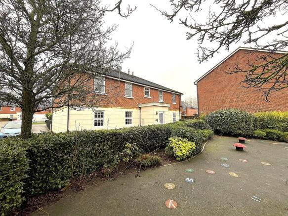 8 Buscot Park Way