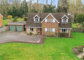 2, Harriots Close, Horsham RH13 6LJ
