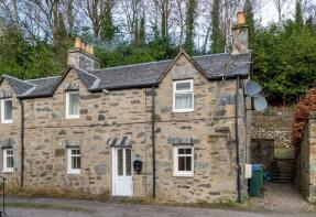 8, Torwood Place, Dunkeld PH8 0DJ