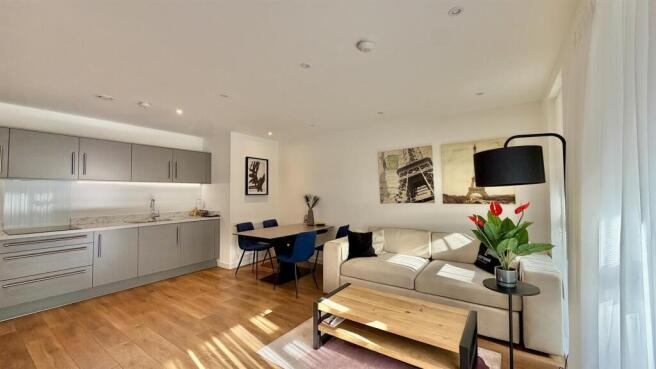 2 Bedroom, New Building, E6 For Sale by Barrain Lo