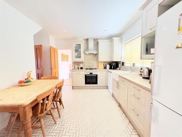 Kitchen/Breakfast Room
