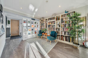 25, Pilgrims Close, Saffron Walden CB10 1QG
