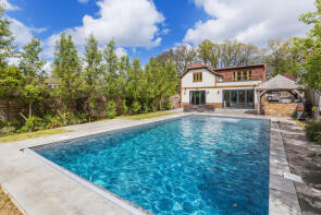 Wayside, Uckfield Lane, Edenbridge TN8 7LJ