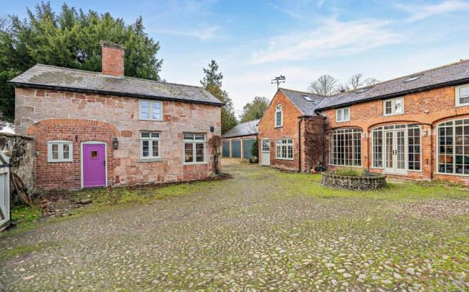 Courtyard & Cottage