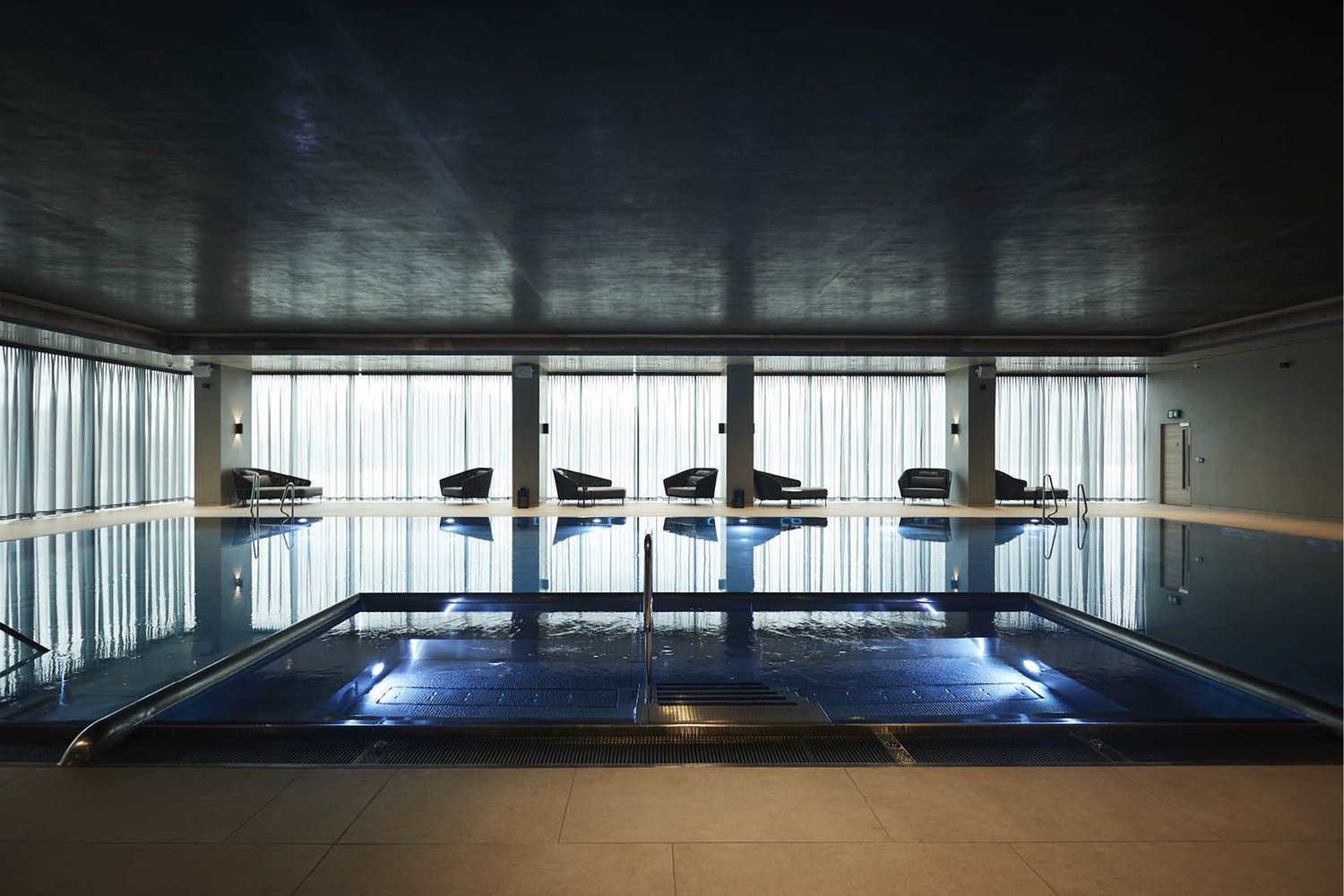 Exclusive Pool & Jacuzzi