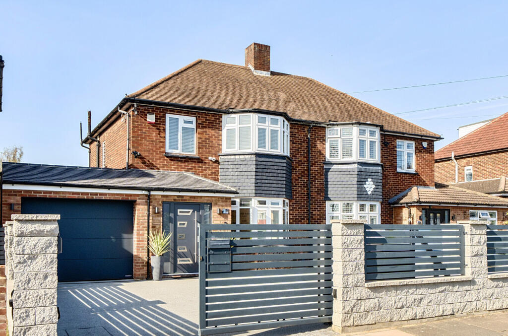 Main image of property: Broad Walk, Blackheath, Kidbrooke, London, SE3
