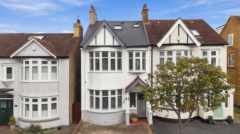 Main image of property: Dundonald Drive, Leigh-on-sea, SS9