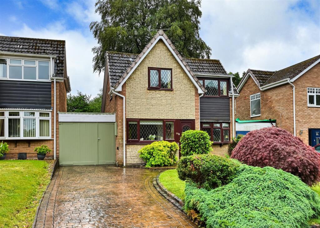 Main image of property: 50 Bantock Gardens, Finchfield Road, Wolverhampton, WV3 9LL