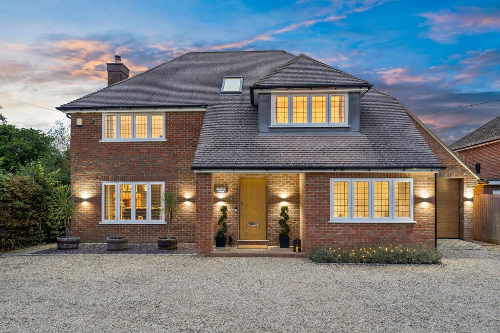 Main image of property: Oxford Street, Lee Common, HP16