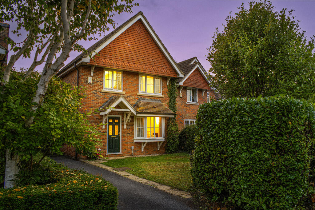 Main image of property: Mably Grove, Wantage, OX12