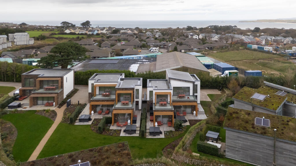 Main image of property: Una, St Ives Resort And Spa Facility, Laity Lane, Carbis Bay, South West, TR26
