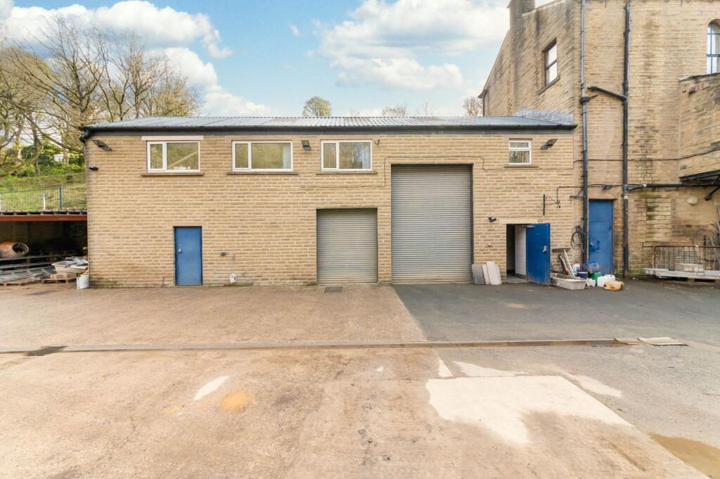 Main image of property: 86a Dunford Road, Holmfirth, HD9