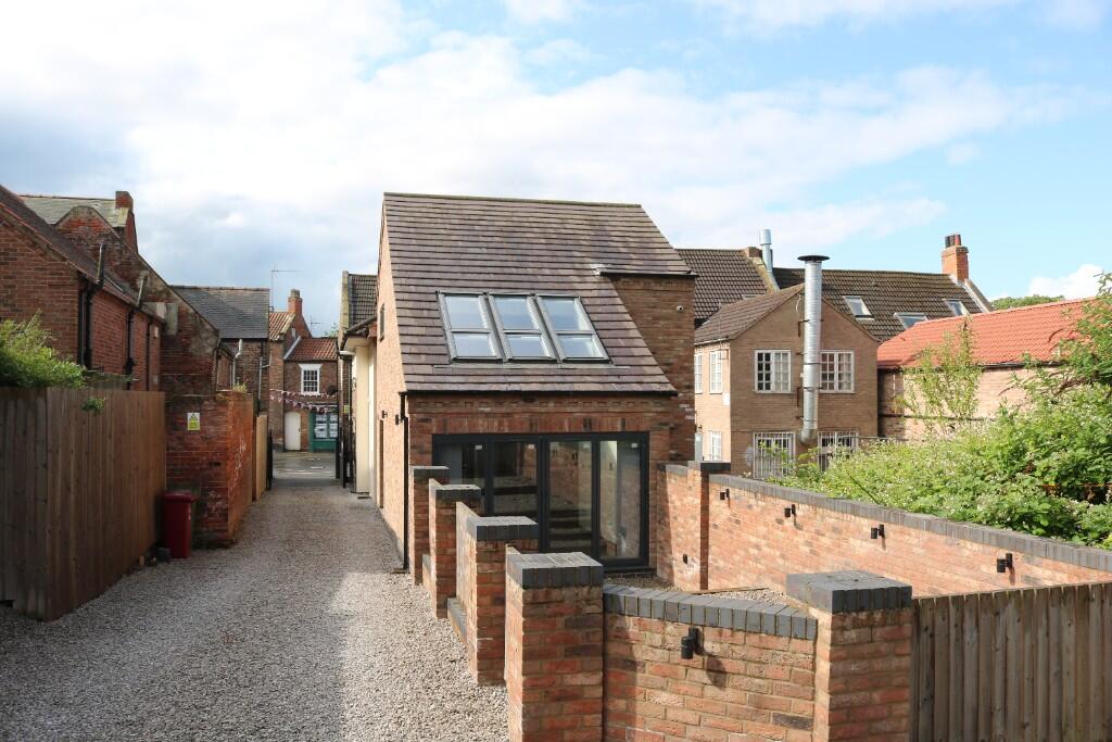 Main image of property: 42a High Street, Epworth, DN9 1EP