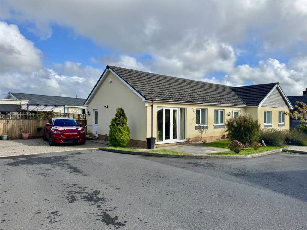 Main image of property: Ffordd Werdd, Gorslas, Llanelli