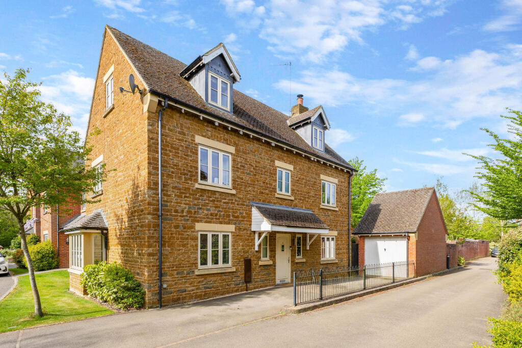 Main image of property: Crab Tree Close, Bloxham, OX15