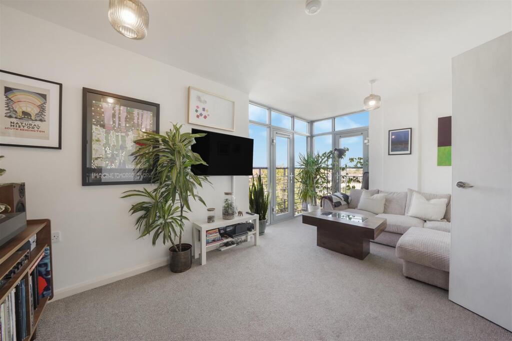 Main image of property: The Roundway, London