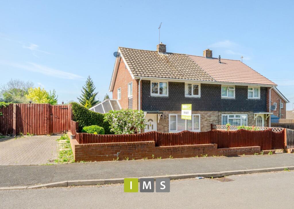 Main image of property: Balmoral Avenue, Banbury, OX16