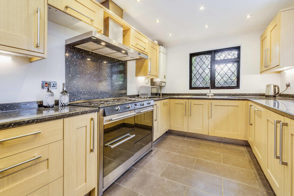 Main image of property: Hedingham Close, Horley, Surrey, RH6