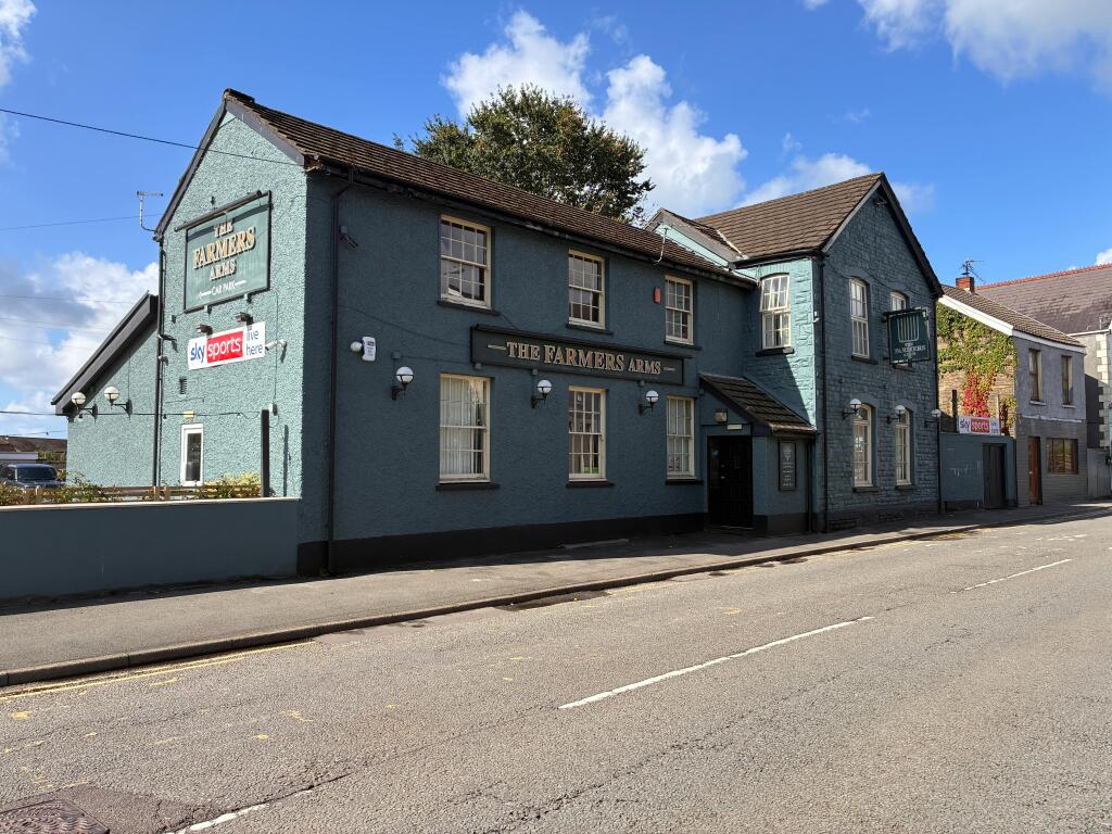 Main image of property: Farmers Arms, 152 St. Teilo Street, Pontarddulais, Swansea, SA4 8RA