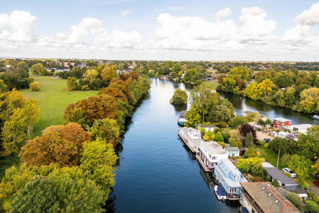 Main image of property: Taggs Island, Hampton, TW12