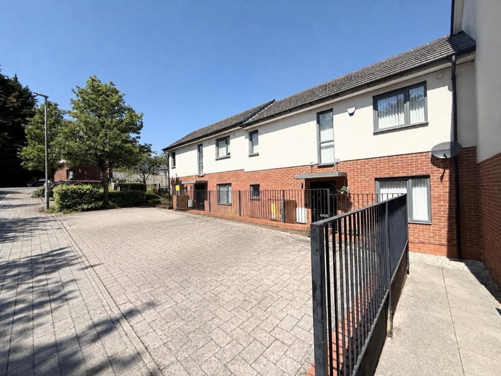 Main image of property: Someries Hill, Luton, LU2