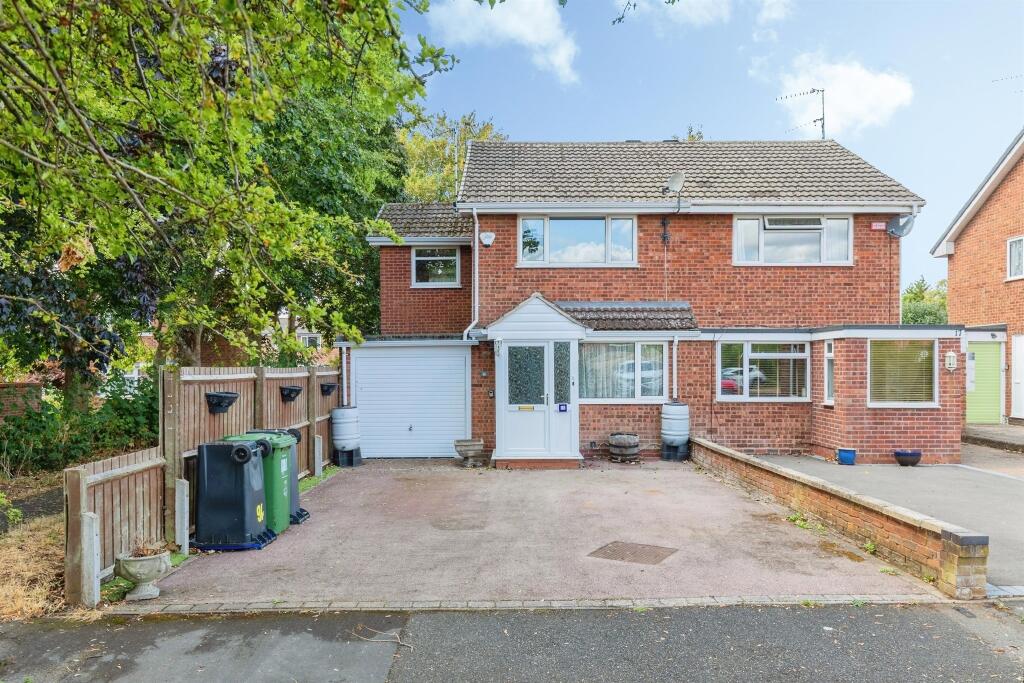 Main image of property: Cowper Close, Warwick