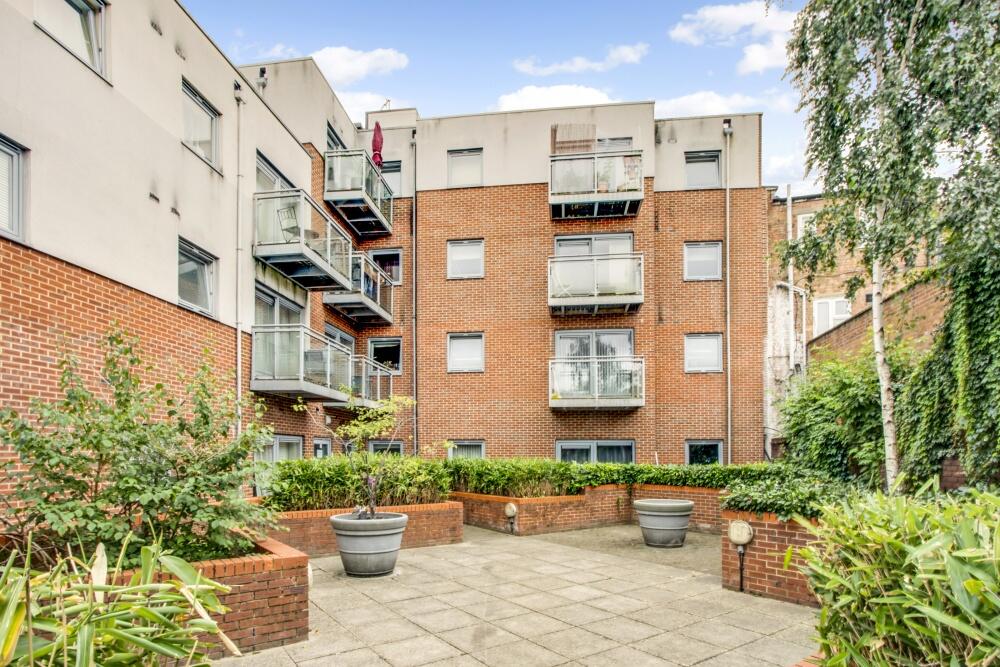 Main image of property: 408 Kenton Road, Kenton, Harrow, HA3