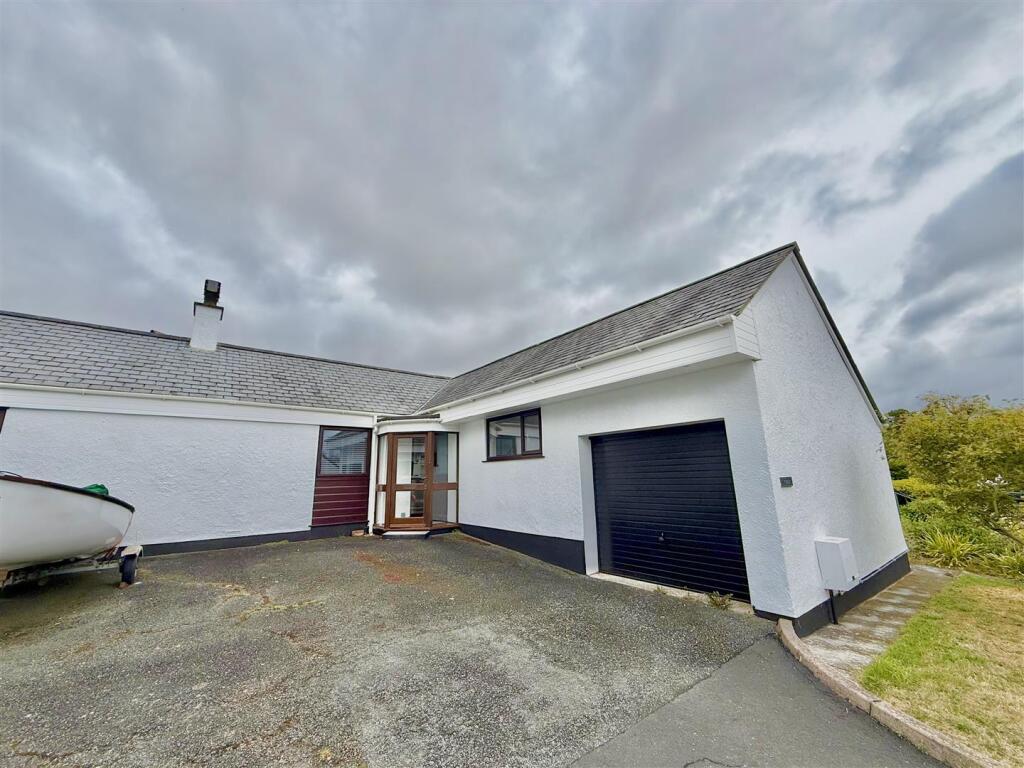 Main image of property: Gorseddfa, Criccieth