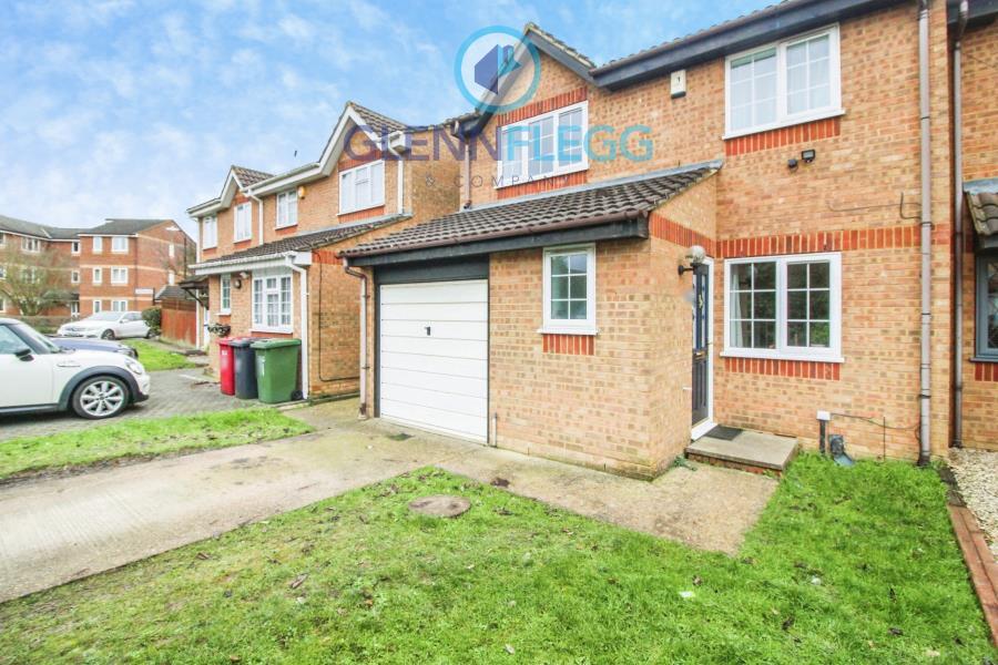 Main image of property: LOWESTOFT DRIVE, BURNHAM, BERKSHIRE