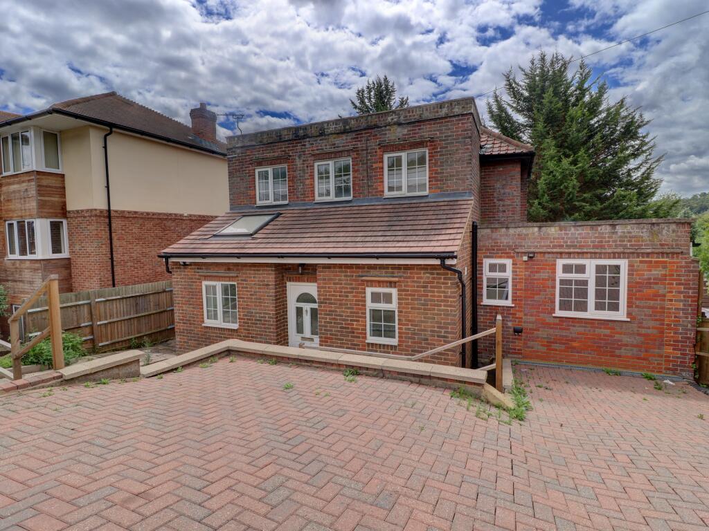 Main image of property: West Wycombe Road, High Wycombe, Buckinghamshire, HP12