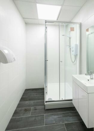 15 Shower room 1_DSC7059 copy.jpg