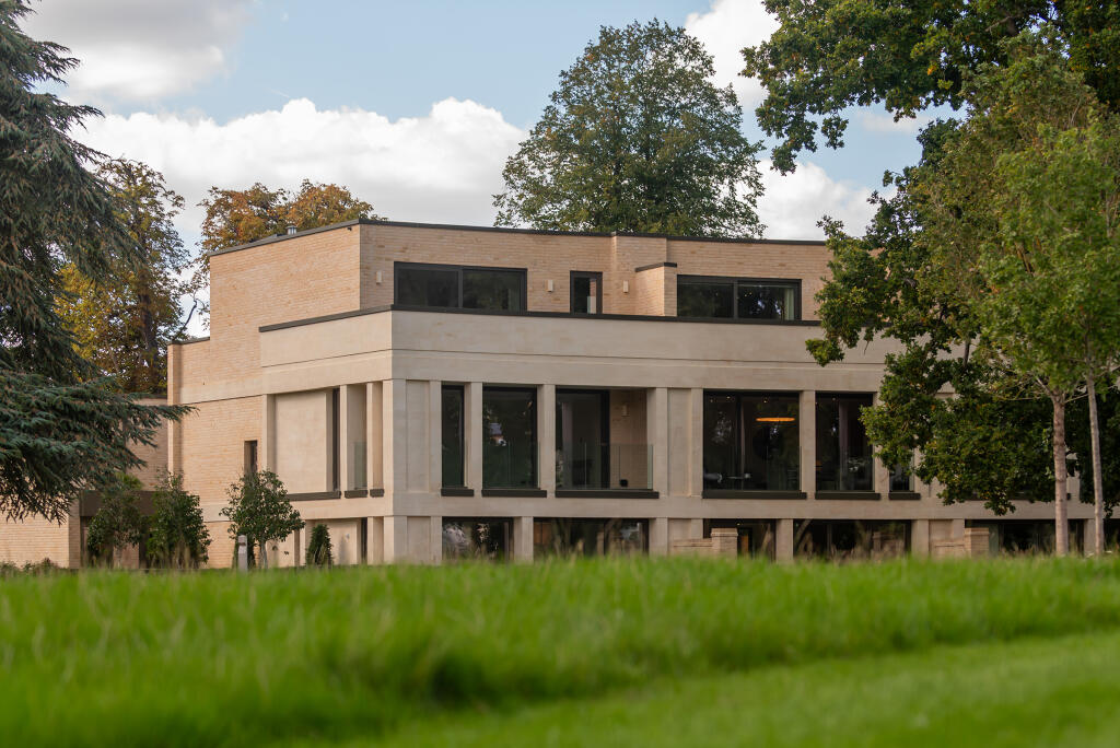 Main image of property: Elms Road, Thame, Oxfordshire, OX9
