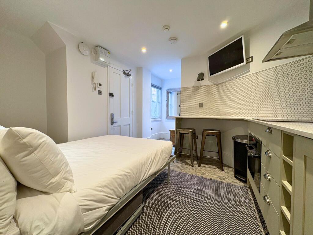 Main image of property: Studio Flat B2, 195 Gloucester Place, Baker Street NW1 6BU