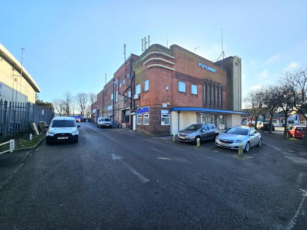 Main image of property: Valley Road, Nottingham, Nottinghamshire, NG5