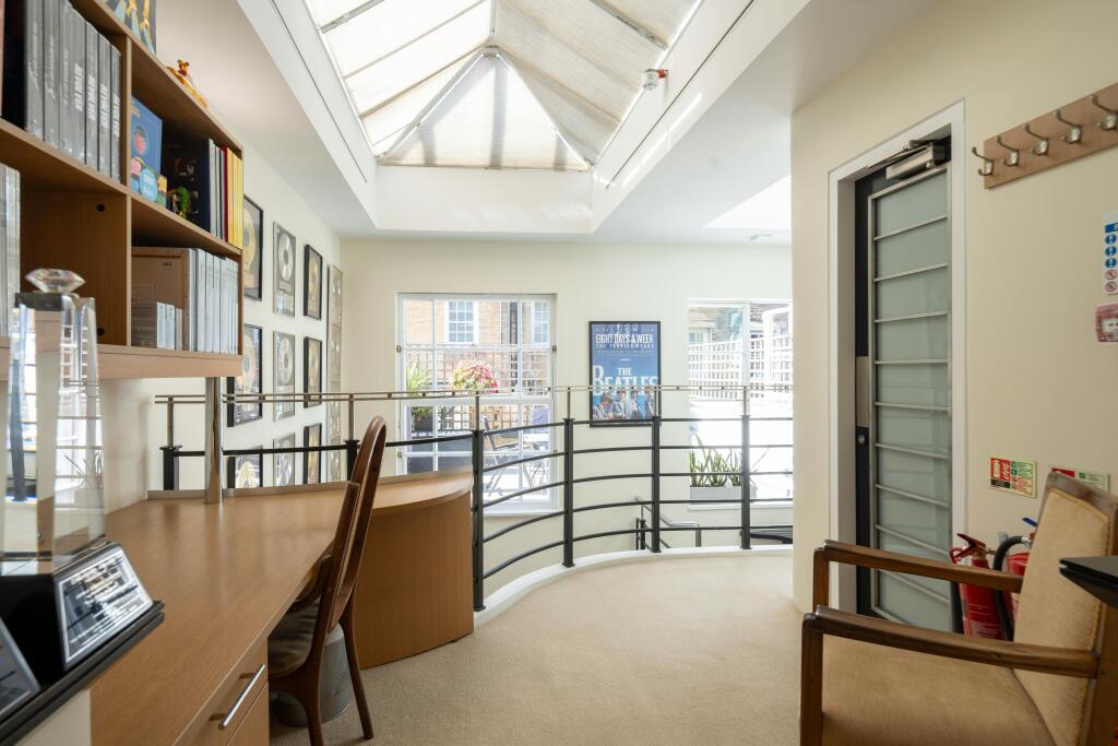27 Ovington Square