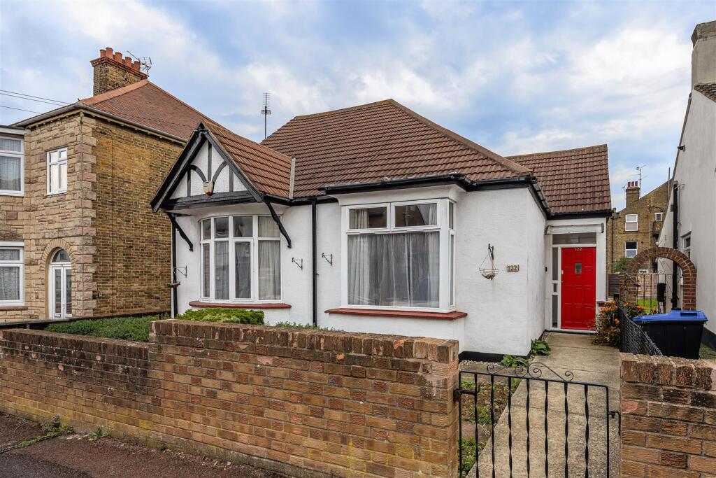 Main image of property: WESTBOURNE GROVE, Westcliff-On-Sea