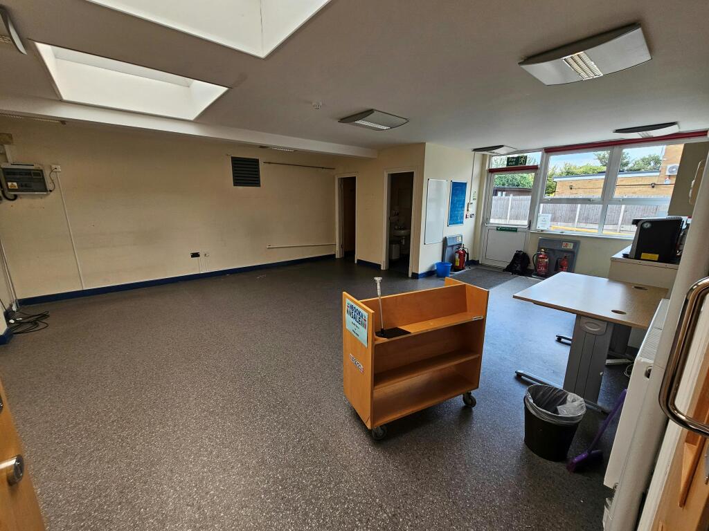 Internal rear workkitchen area.jpg