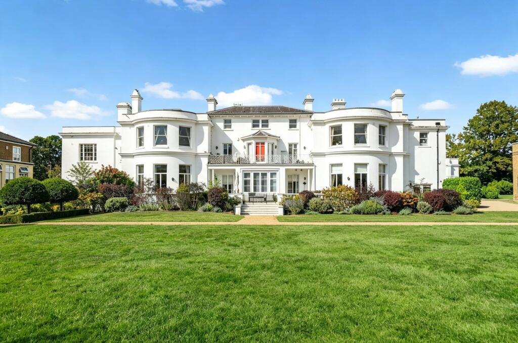 Main image of property: High Road, Byfleet, Surrey, KT14