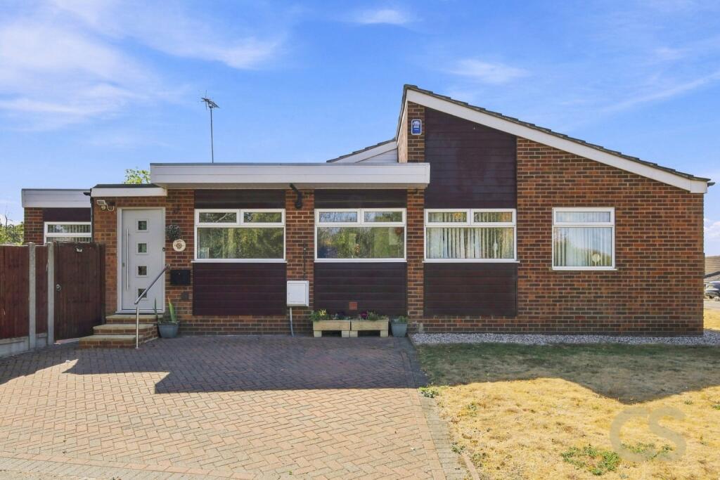 Main image of property: Maplecroft Lane, Nazeing, Waltham Abbey, Essex, EN9 2NT