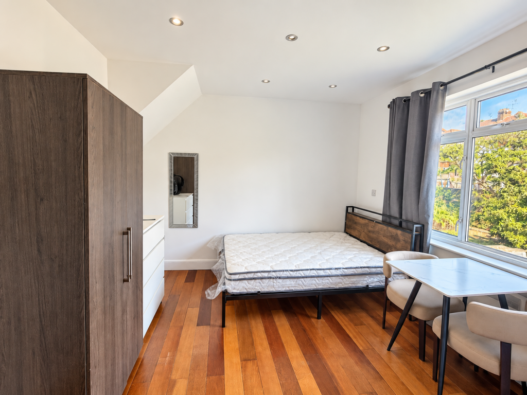 Main image of property: Flat C, Cairnfield Avenue, Brent, London