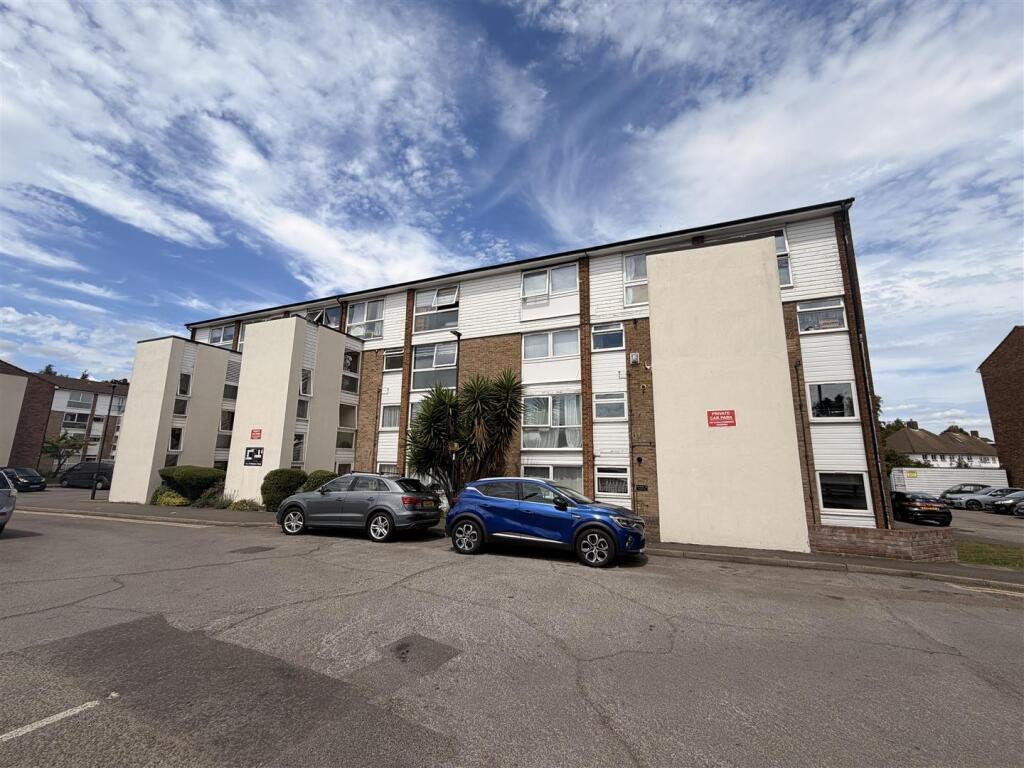 Main image of property: Hedge Lane, London