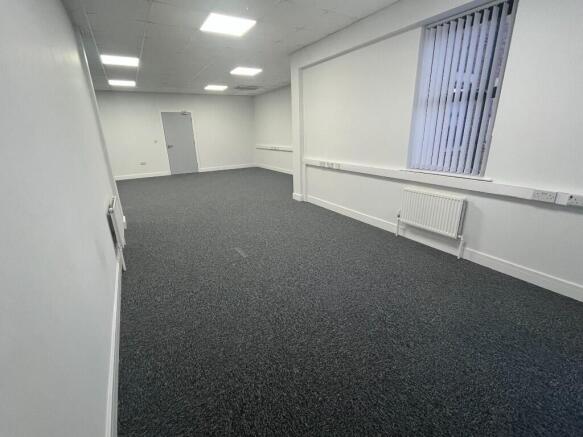 700 sqft office